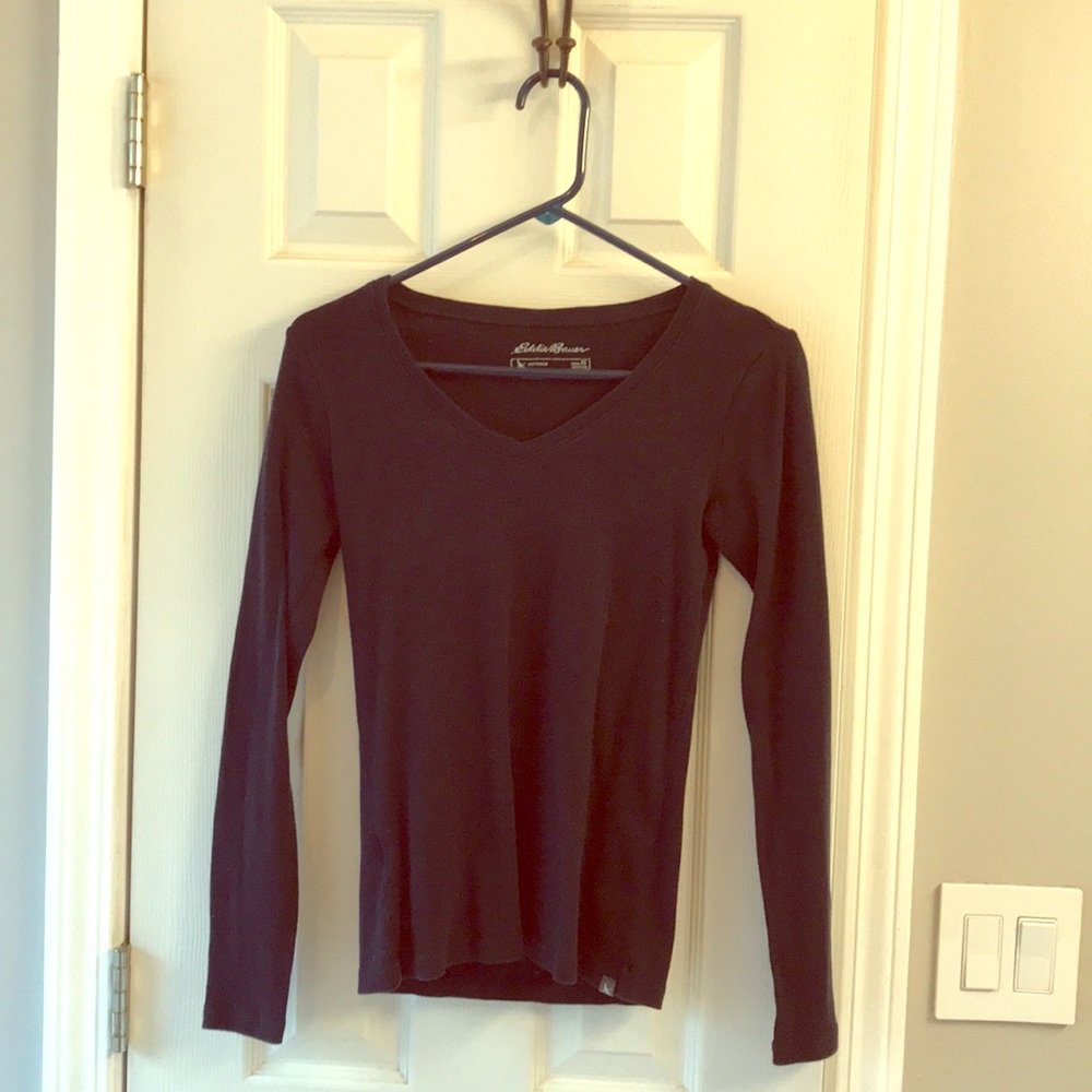 XS long sleeve Eddie Bauer v-neck t-shirt.